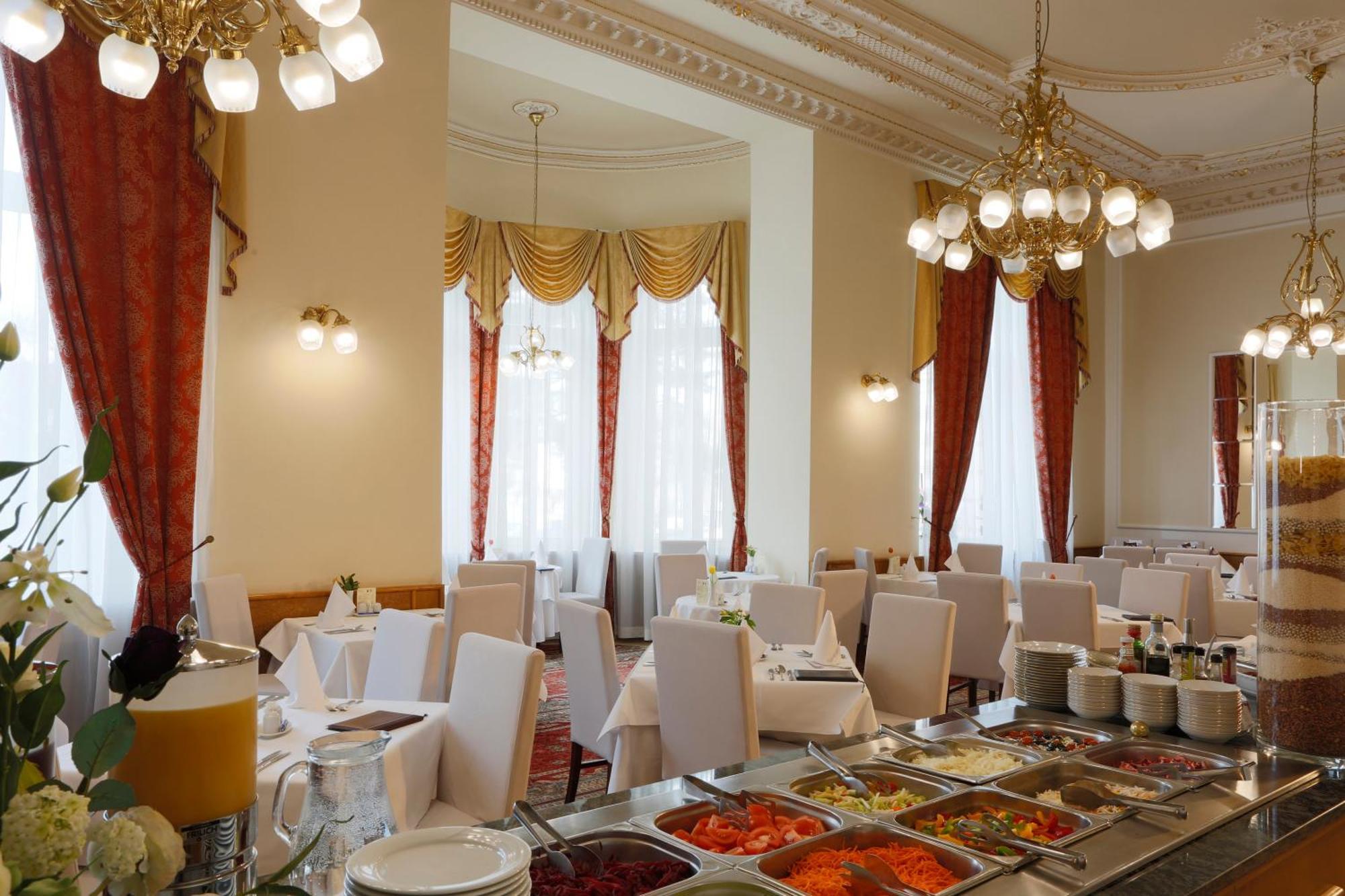Hotel Vila Livia Karlovy Vary Exterior photo